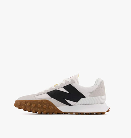 XC72 Medium White Grey Black Moyen Sneakers