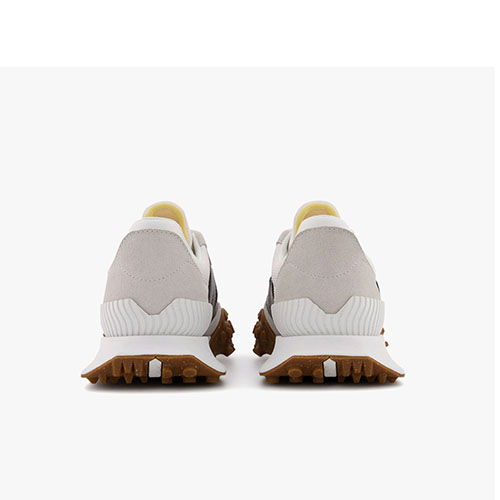 XC72 Medium White Grey Black Moyen Sneakers