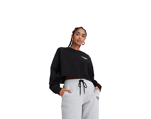 Logo Cropped Black Pullover Sienna