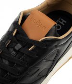 Hyperlight Black Sneakers