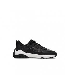 H597 Black Sneakers