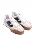 XC72 Medium White Grey Black Moyen Sneakers