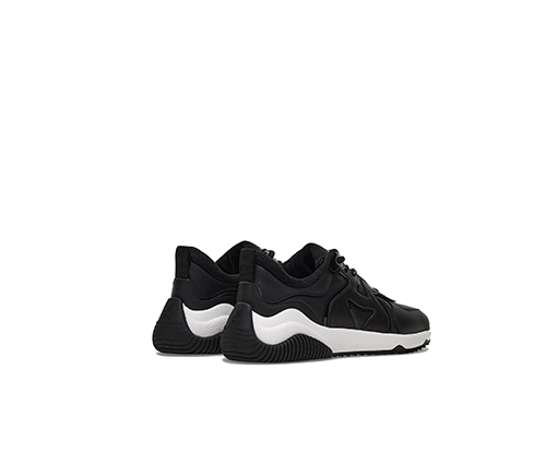 H597 Black Sneakers