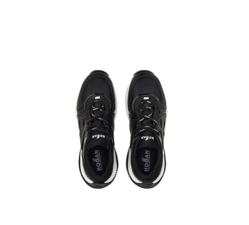 H597 Black Sneakers