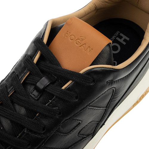 Hyperlight Black Sneakers