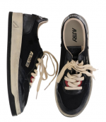 Black Super Vintage Medalist Low Man