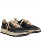 Black Super Vintage Medalist Low Man