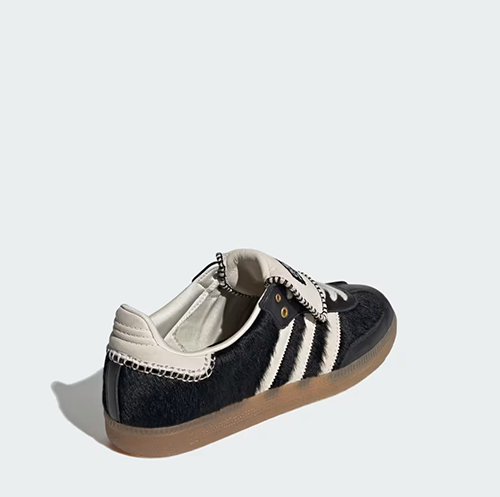WB Black Pony Tonal Samba